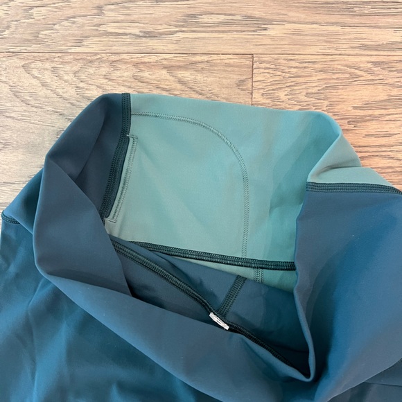 Lululemon short capri/below the knee length leggings, size 8, like new! - Picture 2 of 4